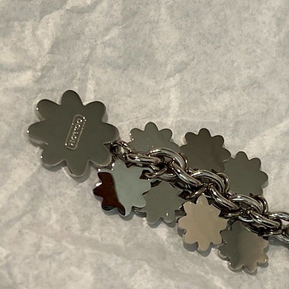 Adorable Daisy Chain White Yellow Silver Key Chain / Fob Purse Charm - Picture 4 of 5